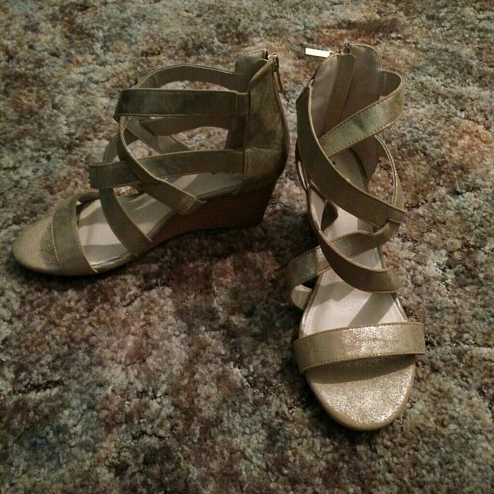 Gold Wedges